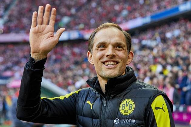 Thomas Tuchel - Stationen als Trainer, Borussia Dortmund 2015 - 2017 Muenchen, Deutschland, 08.04.2017, Bundesliga 28. Spieltag, FC Bayern Muenchen - BV Borussia Dortmund, Trainer Thomas Tuchel (BVB) winkt und laechelt zu den BVB Fans ( DeFodi501