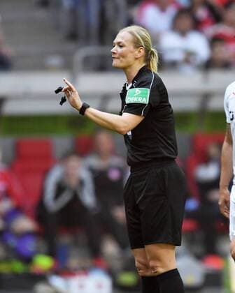 Fussball, 2.BL Saison 2016 2017, Spieltag 28, Fortuna Düsseldorf vs1.FC Union Berlin, 09.04.2017, Espritarena Düsseldorf,Bibiana Steinhaus, Schiedsrichterin ,