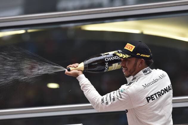 Shanghai: Motorsports: FIA Formula One World Championship WM Weltmeisterschaft 2017 44 Lewis Hamilton (GBR, Mercedes AMG Petronas) Chinese Formula One Grand Prix Shanghai Circuit on April 08, 2017 in Shanghai, China. (Photo by Hoch Zwei) Shanghai China xHZx