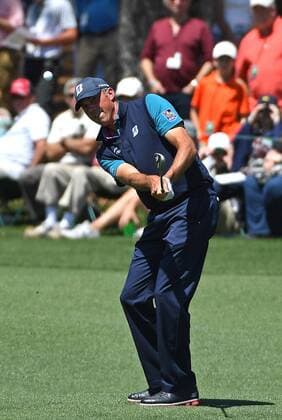 April 9, 2017 - Augusta, GA, USA - Matt Kuchar chips onto the second green during the final round of the Masters Tournament on Sunday, April 9, 2017 at Augusta National Golf Club in Augusta, Ga. 2017 Masters Round 4 - ZUMAm67_ 20170409_zaf_m67_052 Copyright: xJeffxSinerx