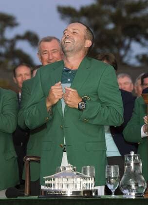 Sergio Garcia puts on the Green Jacket after winning the 2017 Masters Tournament at Augusta National Golf Club in Augusta, Georgia on April 9, 2017. Garcia beat out Justin Rose by one stoke in a one hole playoff. This is Garcia s first major win.  AUG20170409334 KEVINxDIETSCH