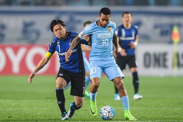 Brazilian football player Alex Teixeira of China s Jiangsu Suning, right, challenges Yasuhito Endo of Japan s Gamba Osaka in their Group H match during the AFC Champions League 2017 in Nanjing city, east China s Jiangsu province, 11 April 2017. Jiangsu Suning competes against Gamba Osaka at AFC Champions League group match  20170411_29245