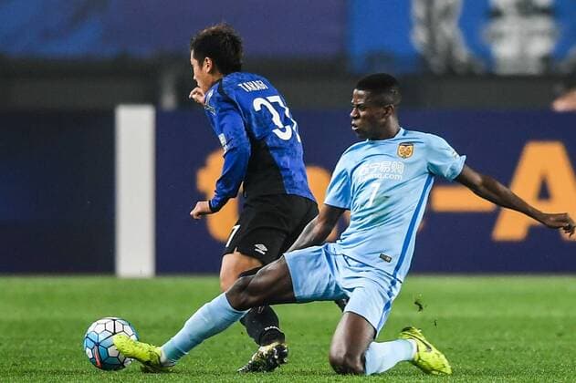 Brazilian football player Ramires of China s Jiangsu Suning, right, challenges Akito Takagi of Japan s Gamba Osaka in their Group H match during the AFC Champions League 2017 in Nanjing city, east China s Jiangsu province, 11 April 2017. Jiangsu Suning competes against Gamba Osaka at AFC Champions League group match  20170411_48390