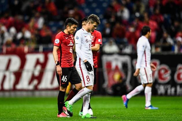Brazilian football player Oscar of China s Shanghai SIPG, center, reacts after being defeated by Japan s Urawa Red Diamonds in their Group F match during the AFC Champions League 2017 in Saitama, Japan, 11 April 2017. Urawa Red Diamonds defeated Shanghai SIPG 1-0. Urawa Red Diamonds defeats Shanghai SIPG at AFC Champions League group match  20170411_48461