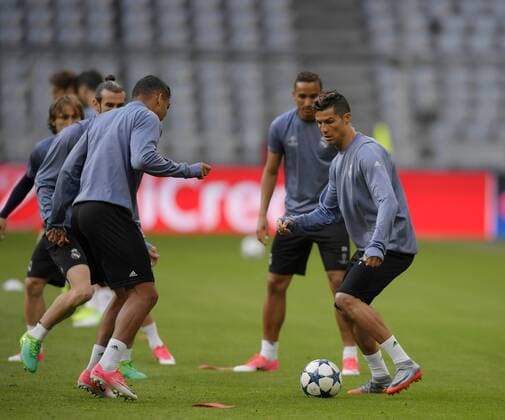 11.04.2017, Fussball Champions-League 2016 2017, Abschlusstraining Real Madrid vor dem Viertelfinale Hinspiel, FC Bayern München - Real Madrid, in der Allianz-Arena München, re: Christiano Ronaldo (Real Madrid) 