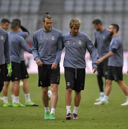 11.04.2017, Fussball Champions-League 2016 2017, Abschlusstraining Real Madrid vor dem Viertelfinale Hinspiel, FC Bayern München - Real Madrid, in der Allianz-Arena München, v.li: Gareth Bale (Real Madrid) und Fabio Coentrao (Madrid). 