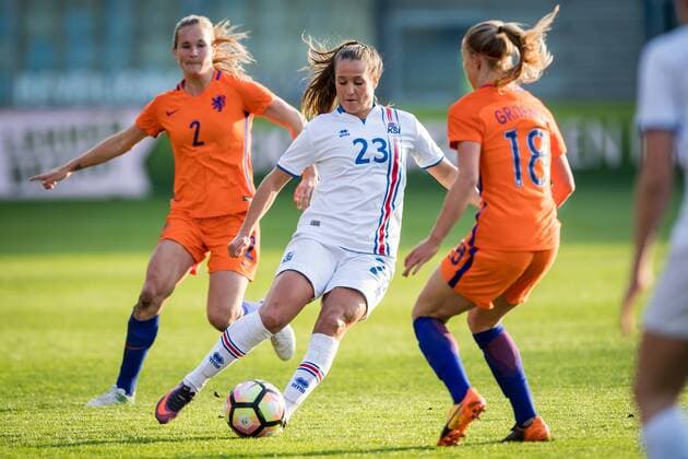 (L-R) Desiree van Lunteren of the Netherlands, Fanndis Fridriksdottir of Iceland, Jacky Groenen of the Netherlandsduring the friendly match between the women of Netherlands and Iceland at the Vijverberg stadium on April 11, 2017 in Doetinchem, The Netherlands Women: Netherlands v Iceland Friendly match 2016 2017 xVIxRonaldxBonestrooxfotografiexIVx 7552455