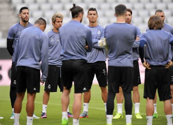 11.04.2017, Fussball Champions-League 2016 2017, Abschlusstraining Real Madrid vor dem Viertelfinale Hinspiel, FC Bayern München - Real Madrid, in der Allianz-Arena München, 2.v.li: Fabio Coentrao, 3.v.li: Christiano Ronaldo (Real Madrid). 