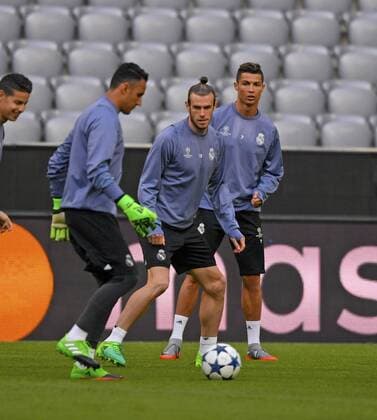 11.04.2017, Fussball Champions-League 2016 2017, Abschlusstraining Real Madrid vor dem Viertelfinale Hinspiel, FC Bayern München - Real Madrid, in der Allianz-Arena München, Gareth Bale (Real Madrid) und Christiano Ronaldo (Real Madrid). 