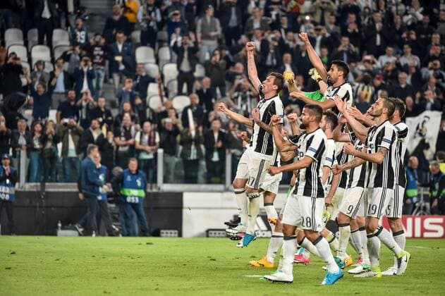 Juventus players celebrate the victory during the UEFA Champions League quarter final match between Juventus and Barcelona at the Juventus Stadium, Turin, Italy on 11 April 2017. Copyright: xGiuseppexMaffiax 14920146