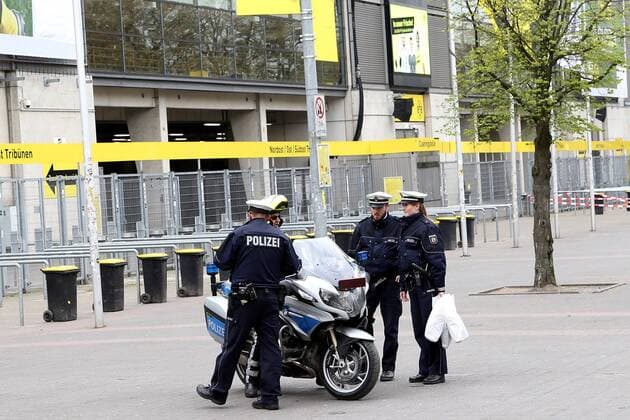 Polizei vor dem Stadion, Borussia Dortmund vs AS Monaco, UEFA Champions League, Viertelfinale, Nachholspiel Fussball, 12.04.2017, Dortmund Copyright: xLangerx xEibner-Pressefotox EP_HLR