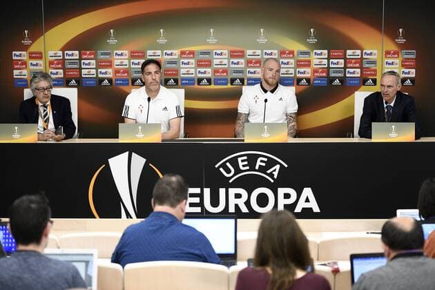Bilder des Tages - SPORT Celta s head coach Italian Eduardo Berizzo and Celta s John Guidetti pictured during a press conference PK Pressekonferenz of Spanish team Celta Vigo, Wednesday 12 April 2017, in Vigo, Spain. Tomorrow Belgian soccer team RC Genk is playing against Spanish team Celta Vigo in the Europa League competition. YORICKxJANSENS  x05080581x