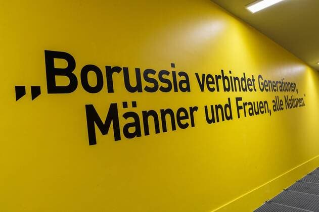 Bilder des Tages - SPORT 12.04.2017, xmhx, Fussball UEFA Champions League, Borussia Dortmund - AS Monaco, emspor, v.l. Spruch vor dem Presseraum Dortmund