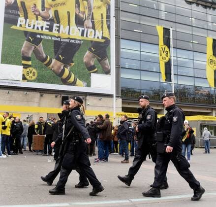 Championsleague Viertelfinale: Borussia Dortmund - AS Monaco 12.04.2017. Polizeiaufgebot vor dem Signal Iduna Park. HM
