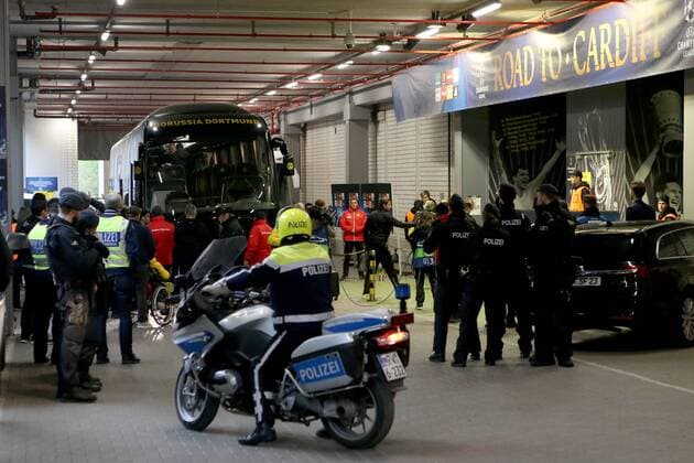 Der Bus von Dortmund wird von Viel Polizei begleitet, Borussia Dortmund vs AS Monaco, UEFA Champions League, Viertelfinale, Nachholspiel Fussball, 12.04.2017, Dortmund Copyright: xLangerx xEibner-Pressefotox EP_HLR