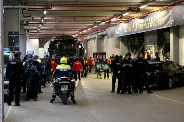 Der Bus von Dortmund wird von Viel Polizei begleitet, Borussia Dortmund vs AS Monaco, UEFA Champions League, Viertelfinale, Nachholspiel Fussball, 12.04.2017, Dortmund Copyright: xLangerx xEibner-Pressefotox EP_HLR