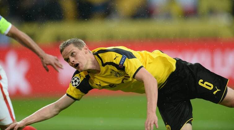 12.04.2017, xmhx, Fussball UEFA Champions League, Borussia Dortmund - AS Monaco, emspor, v.l. Sven Bender (Borussia Dortmund) Eigentor Dortmund