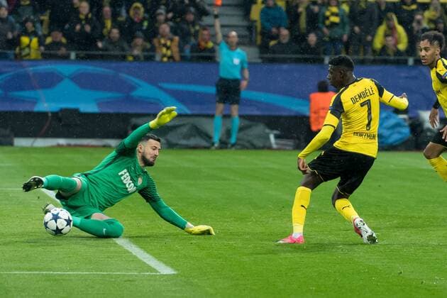 Dortmund, Germany 12.03.2017, UEFA Champions League - 2016 17 Season, BV Borussia Dortmund - AS Monaco, Torwart Danijel Subasic (MCO) und Ousmane Dembele (BVB) im zweikampf ( DeFodi001
