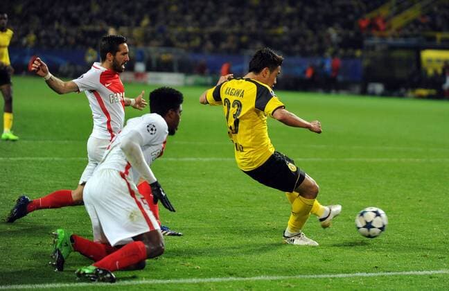 Championsleague Viertelfinale: Borussia Dortmund - AS Monaco 12.04.2017. Tor zum 2:3 Anschlußtreffer für den BvB durch Shinji Kagawa. Li: Jemerson (5) und Moutinho (8 beide Monaco). HM