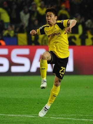 12.04.2017, xmhx, Fussball UEFA Champions League, Borussia Dortmund - AS Monaco, emspor, v.l. Shinji Kagawa (Borussia Dortmund) erzielt ein Tor, Goal scored zum 2:3, Torjubel, Torjubel, Goal celebration, celebrate the goal, Freude, freut sich, Jubel Dortmund