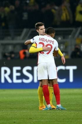 Bilder des Tages - SPORT Julian Weigl (Borussia Dortmund 33) Kylian Mbappe Lottion ( AS Monaco 29 ) nach dem Spiel , Borussia Dortmund vs AS Monaco, UEFA Champions League, Viertelfinale, Nachholspiel Fussball, 12.04.2017, Dortmund Copyright: xLangerx xEibner-Pressefotox EP_HLR