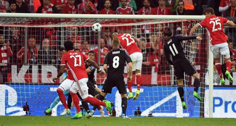 12.04.2017, xjhx, Fussball UEFA Champions League, FC Bayern Muenchen - Real Madrid, emspor, v.l. Arturo Vidal (FC Bayern Muenchen) Goal scored, Tor zum 1:0 Muenchen
