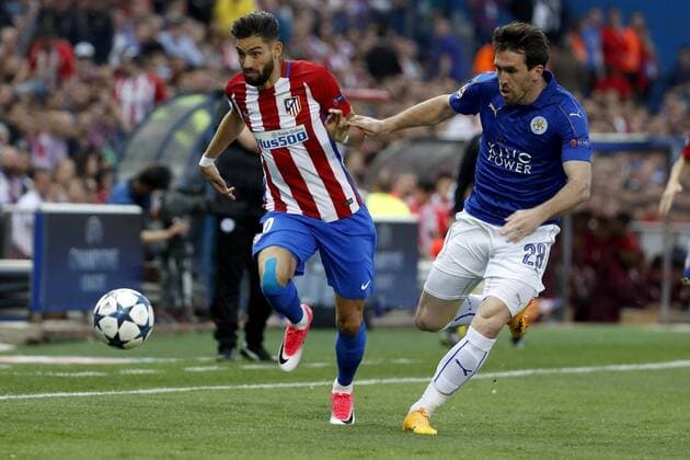 Atletico de Madrid s Belgian midfielder Yannick Ferreira-Carrasco (L) vies for the ball with Leicester s defender Christian Fuchs during the UEFA Champions League quarterfinal first leg match between Atletico de Madrid and Leicester at the Vicente Calderon stadium in Madrid, Madrid Community, Spain, 12 April 2017. ATLETICO MADRID VS. LEICESTER !ACHTUNG: NUR REDAKTIONELLE NUTZUNG!  Copyright: xChemaxMoyax MAD001 20170412-636276284784173767