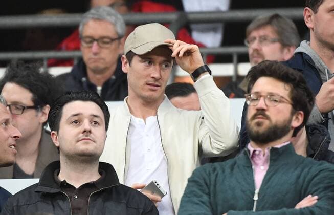 12.04.2017, xjhx, Fussball UEFA Champions League, FC Bayern Muenchen - Real Madrid, emspor, v.l. Robert Lewandowski (FC Bayern Muenchen) auf der Tribuene Muenchen
