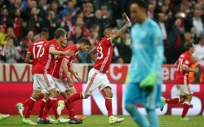Fußball UEFA Champions League: FC Bayern Muenchen - Real Madrid , Saison 2016 2017, Viertelfinale, Hinspiel, quarter finals, first leg, 12.04.2017, xmdx, 1-0 per kopfball durch Arturo VIDAL (23, FC Bayern Muenchen), gegen Keylor NAVAS (1, Goalkeeper, Real Madrid), torjubel FC Bayern Muenchen - Real Madrid