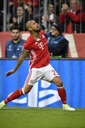 TOR zum 1:0 durch Arturo Vidal FC Bayern München Torjubel FC Bayern München FCB vs Real Madrid CF El Real La Real UEFA Champions-League CL Viertelfinale Hinspiel Spiel 1 Saison 2016 2017 München Allianz Arena 12.04.2017 FC Bayern München FCB vs Real Madrid CF