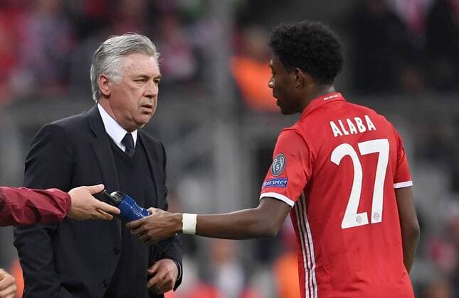 FUSSBALL CHAMPIONS LEAGUE SAISON 2016 2017 VIERTELFINALE HINSPIEL FC Bayern Muenchen - Real Madrid 12.04.2017 Trainer Carlo Ancelotti (li) und David Alaba (re, beide FC Bayern Muenchen) 