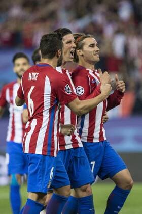 Bilder des Tages - SPORT Antoine Griezmann, Fernando Torres and Koke Resurrecccion of Atletico de Madrid celebrates after scoring a goal during the match of Champions LEague between Atletico de Madrid and LEicester City Football Club at Vicente Calderon Stadium in Madrid, Spain. April 12, 2017.  (20170412030)