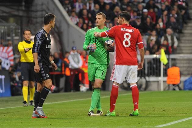 vl. Cristiano Ronaldo ( 7 Real Madrid), Torwart Manuel Neuer (FC Bayern Muenchen) und Javier Martinez (FC Bayern Muenchen) , beim Spiel zwischen FC Bayern Muenchen und Real Madrid am 12.04.2017, Muenchen Copyright: xStuetzle xEibner-Pressefotox EP_WSE