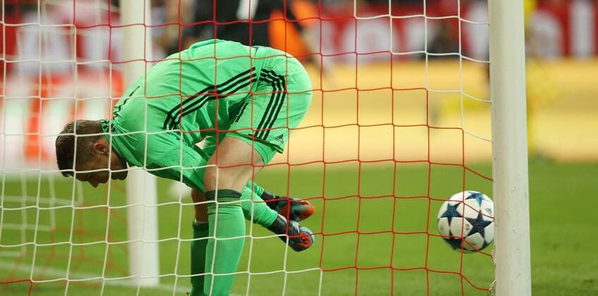 Fußball UEFA Champions League: FC Bayern Muenchen - Real Madrid , Saison 2016 2017, Viertelfinale, Hinspiel, quarter finals, first leg, 12.04.2017, xmdx, 1-1 druch Cristiano RONALDO (7, Real Madrid) gegen Manuel NEUER (1, Tor, FC Bayern Muenchen), torjubel FC Bayern Muenchen - Real Madrid