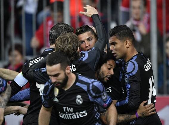 TOR zum 1:1 durch Cristiano Ronaldo CR7 Real Madrid Torjubel FC Bayern München FCB vs Real Madrid CF El Real La Real UEFA Champions-League CL Viertelfinale Hinspiel Spiel 1 Saison 2016 2017 München Allianz Arena 12.04.2017 FC Bayern München FCB vs Real Madrid CF