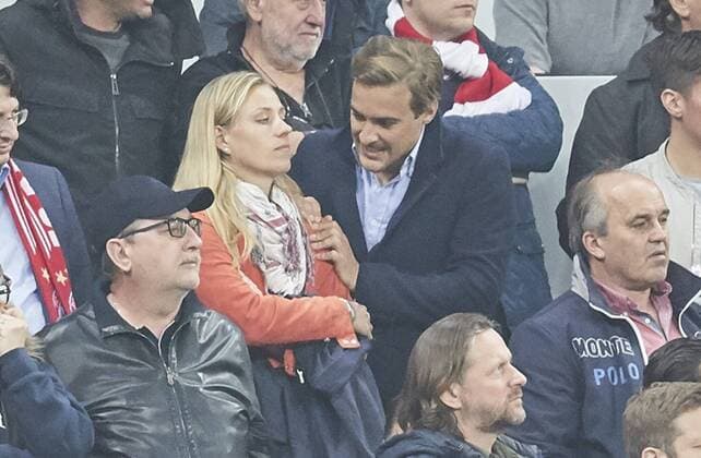 Angelique KERBER mit Begleiter Emotionen, enttaeuscht, Enttaeuschung, Frust, frustriert, Trauer ,traurig, verzweifelt, Verzweiflung FC BAYERN MUENCHEN - REAL MADRID Viertelfinale, Fussball UEFA Champions League, Muenchen, 12.04.2017 CL Saison 2016 2017