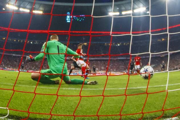 GER, UEFA CL, FC Bayern Muenchen (GER) vs Real Madrid (ESP) 12.04.2017, Allianz Arena, Muenchen, GER, UEFA CL, FC Bayern Muenchen (GER) vs Real Madrid (ESP) , HF 1, im Bild Tor zum 1-2 durch Cristiano Ronaldo (Real 7) der Manuel Neuer (FCB 1) mit Juan Bernat (FCB 18) Aufgenommen mit der Hintertor Remote Kamera Foto © nordphoto Straubmeier nordphotox xStraubmeier