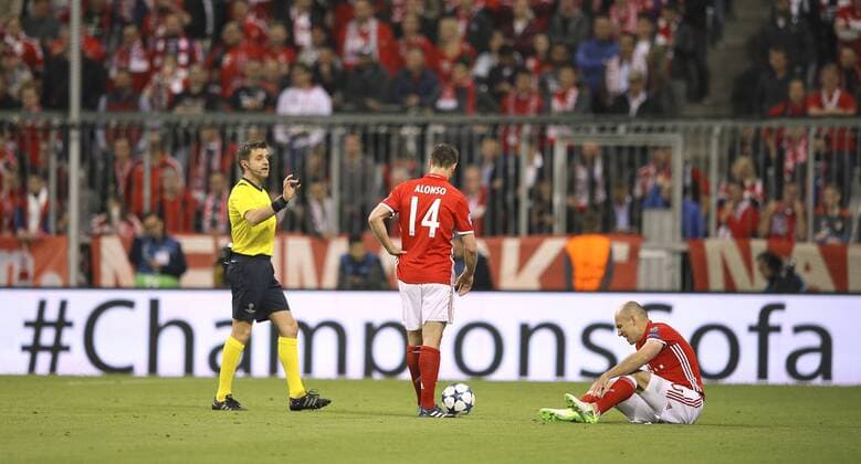 Foto: Verlierer Bayern , Arjen Robben am Boden zerstört Fussball - Championsleague am Mi. 12.04.2017 Viertelfinale, Bayern München - Real Madrid