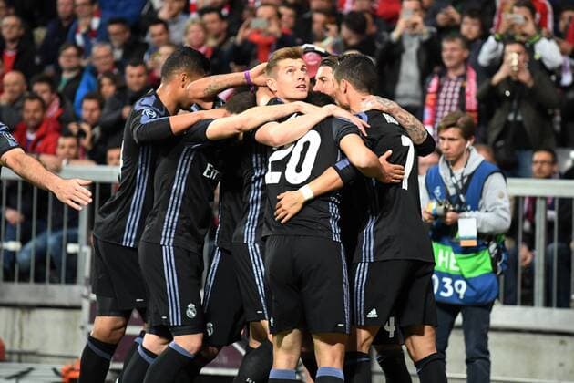 Fussball, UEFA Champions League, Saison 2016 2017, Viertelfinale, FC Bayern München vs Real Madrid, 12.04.2017, Allianzarena München, Toni Kroos Real Madrid , Torjubel