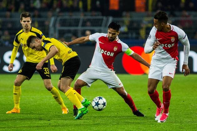 GER, UEFA CL, Borussia Dortmund (GER) vs AS MONACO FC (MCO) 12.04.2017, Signal Iduna Park, Dortmund, GER, UEFA CL, Borussia Dortmund (GER) vs AS MONACO FC (MCO), im Bild picture shows Raphael Guerreiro (Borussia Dortmund 13) gegen Falcao (AS Monaco 9), Foto © nordphoto Rauch Local Caption nordphotox xRauch