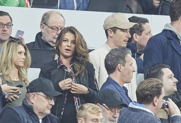 Anna, Frau von Robert LEWANDOWSKI, FCB 9 Robert LEWANDOWSKI, FCB 9 Spielerfrau, junge hübsche Frau, Maedchen, sexy, aufreizend, Figur, hübsch, lacht, attraktiv, Mode, fashion, Schmuck, Tasche, Schminke, schwanger FC BAYERN MUENCHEN - REAL MADRID 1-2 Viertelfinale, Fussball UEFA Champions League, Muenchen, 12.04.2017 CL Saison 2016 2017