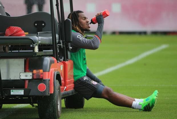 Bilder des Tages - SPORT 20170413, FCB Training Saebenerstrasse, Menchen Fussball im Bild: Renato Sanches (FCB)