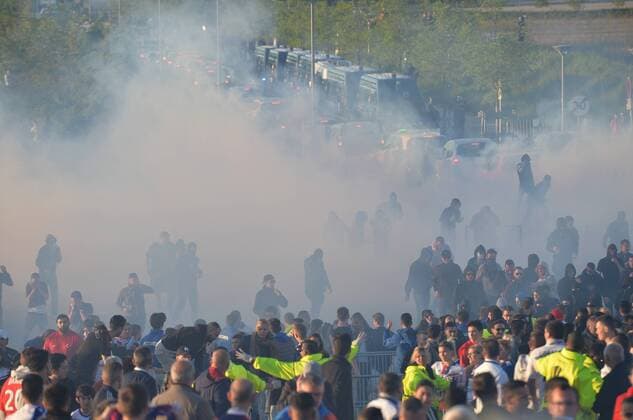 Ambiance de fumigene FOOTBALL : Lyon vs Besiktas - Ligue Europa - 1 4e de finale - 13 04 2017 FredericChambert Panoramic 