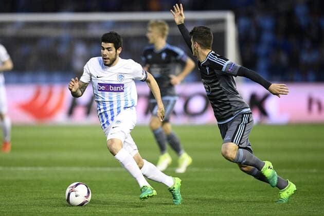 Genk s Alejandro Pozuelo and Celta s Nemanja Radoja fight for the ball during a soccer game between Spanish club Real Club Celta de Vigo and Belgian team KRC Genk, Thursday 13 April 2017, in Vigo, Spain, the first leg of the quarter finals of the Europa League competition. YORICKxJANSENS  x05081096x
