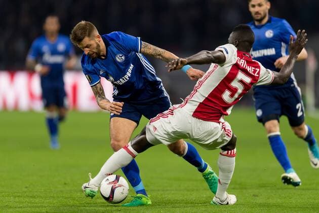 Amsterdam, Netherlands 13.04.2017, UEFA Europa League - 2016 17 Season, Ajax Amsterdam - FC Schalke 04, Guido Burgstaller (S04) und Davinson Sanchez (Ajax) im zweikampf ( DeFodi001