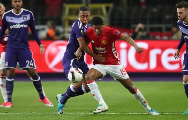 Anderlecht s Youri Tielemans and Manchester s Marcus Rashford fight for the ball during a soccer game between Belgian team RSC Anderlecht and English club Manchester United ManU F.C. in Brussels, Thursday 13 April 2017, the first leg of the quarter finals of the Europa League competition. VIRGINIExLEFOUR  x05081137x