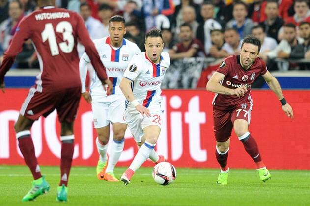 08 CORENTIN TOLISSO (ol) - 28 MATHIEU VALBUENA (ol) - 77 Gokhan Gonul (bes) FOOTBALL : Lyon vs Besiktas - Europa League - 13 04 2017 FEP Panoramic 