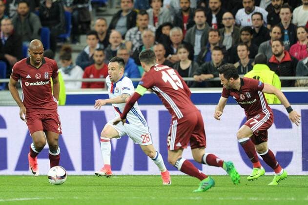28 MATHIEU VALBUENA (ol) - 49 Ryan Babel (bes) FOOTBALL : Lyon vs Besiktas - Europa League - 13 04 2017 FEP Panoramic 