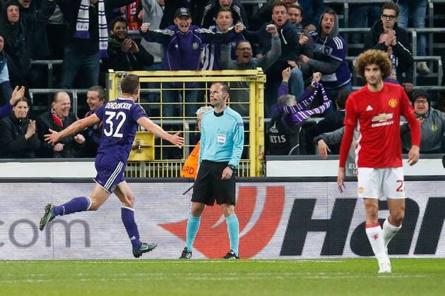 Anderlecht s Leander Dendoncker (L) celebrates after scoring during a soccer game between Belgian team RSC Anderlecht and English club Manchester United ManU F.C. in Brussels, Thursday 13 April 2017, the first leg of the quarter finals of the Europa League competition. BRUNOxFAHY  x05081260x
