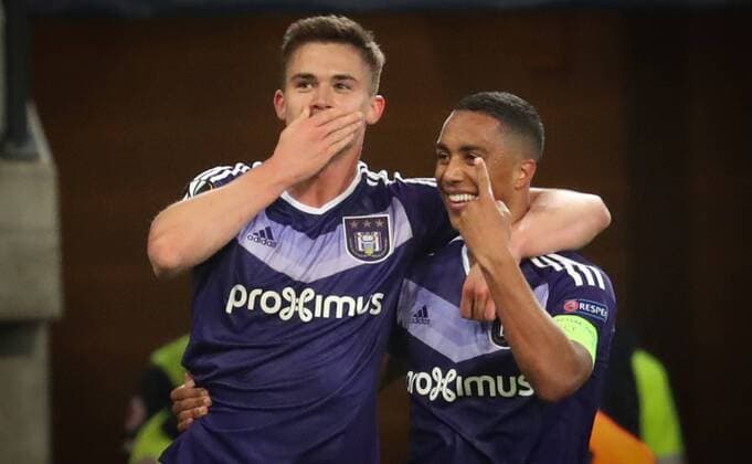 Anderlecht s Leander Dendoncker and Anderlecht s Youri Tielemans celebrate after Dendoncker scored the 1-1 goal during a soccer game between Belgian team RSC Anderlecht and English club Manchester United ManU F.C. in Brussels, Thursday 13 April 2017, the first leg of the quarter finals of the Europa League competition. VIRGINIExLEFOUR  x05081287x